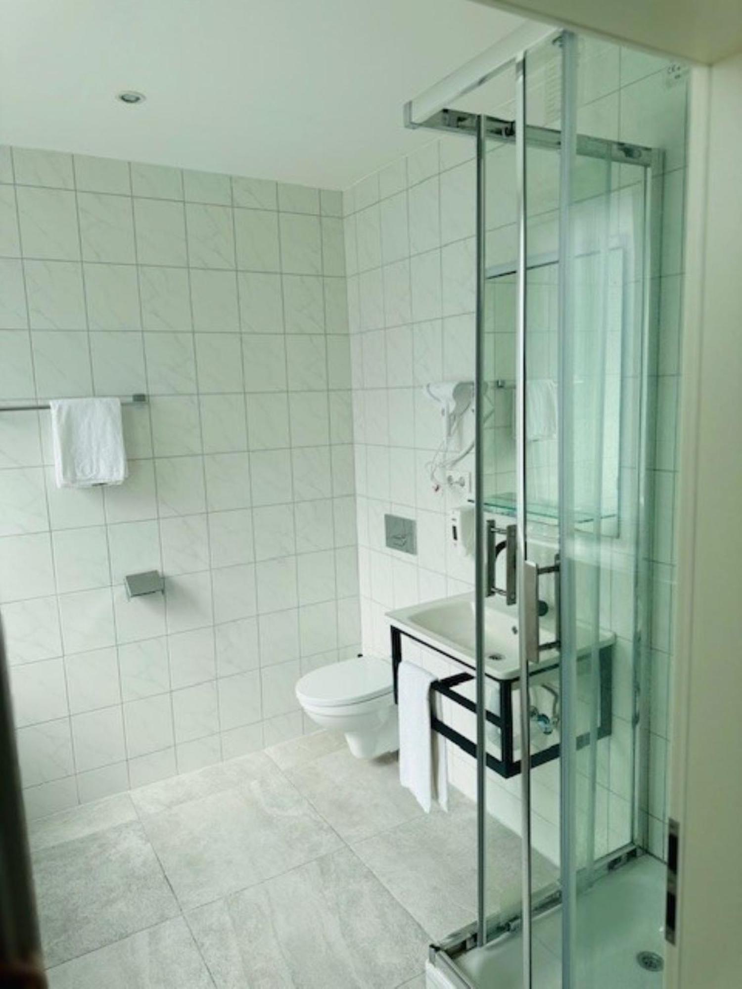 Charlton Hotel 3*